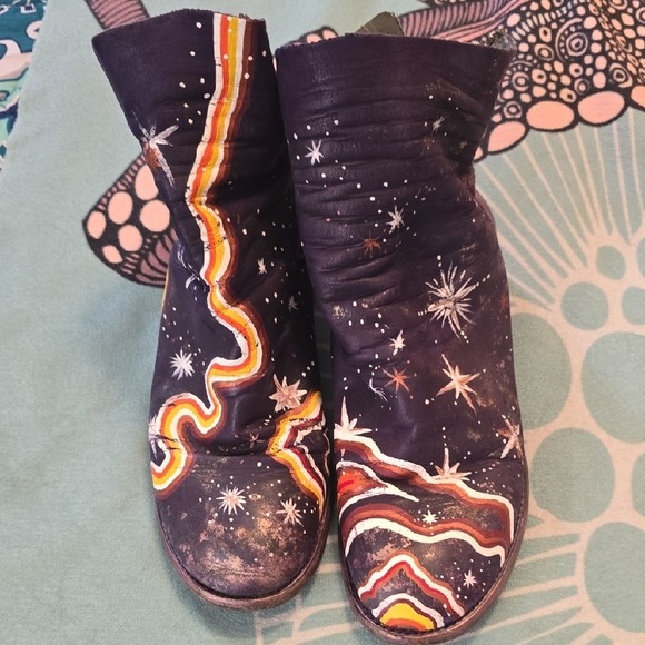 Unique Hand Painted Fluevog Purple Starry Night Ankle Boots Women's Size 9W - Picture 2 of 12